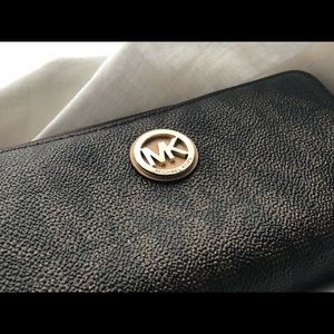Michale Kors wristlet